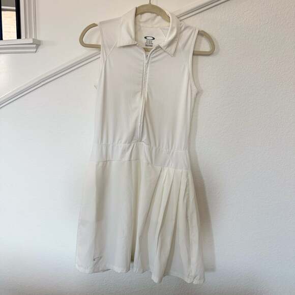 Oakley Dresses & Skirts - Oakley Polo Dress Size S White Athletic Sleeveless Zip Golf Tennis